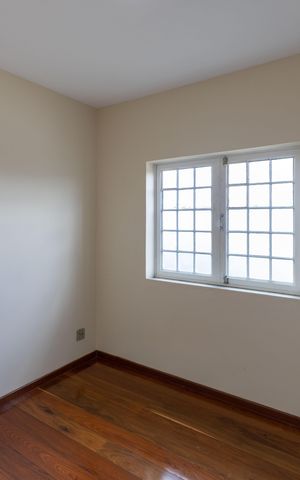 Casa à venda com 200m², 4 quartos e 2 vagas Casa à venda com 200m², 4 quartos e 2 vagasQuarto 1