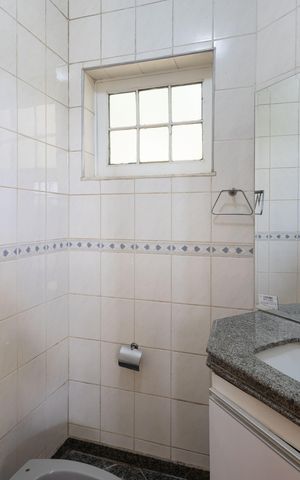 Casa à venda com 200m², 4 quartos e 2 vagas Casa à venda com 200m², 4 quartos e 2 vagasBanheiro 2
