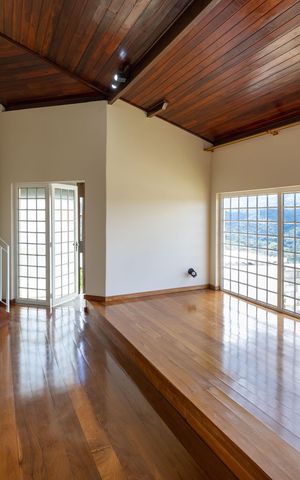 Casa à venda com 200m², 4 quartos e 2 vagas Casa à venda com 200m², 4 quartos e 2 vagasSala 2º Andar
