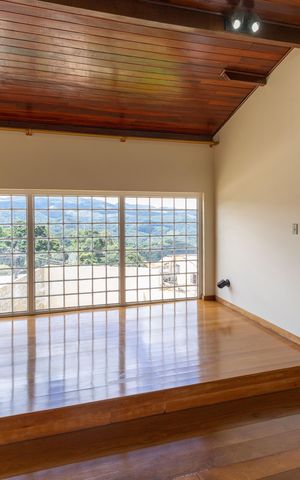Casa à venda com 200m², 4 quartos e 2 vagas Casa à venda com 200m², 4 quartos e 2 vagasSala 2º Andar