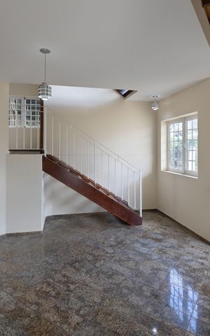Casa à venda com 200m², 4 quartos e 2 vagas Casa à venda com 200m², 4 quartos e 2 vagasSala 1º Andar