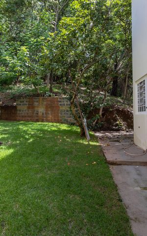 Casa à venda com 200m², 4 quartos e 2 vagas Casa à venda com 200m², 4 quartos e 2 vagasQuintal 1