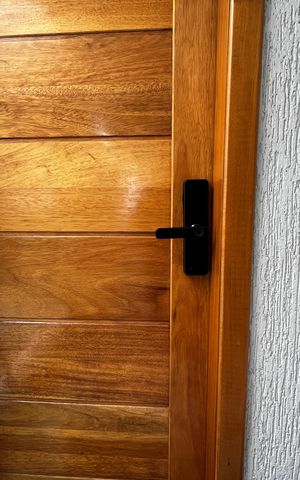 Apartamento para alugar com 27m², 1 quarto e sem vaga Apartamento para alugar com 27m², 1 quarto e sem vagaFachada eletrônica e porta
