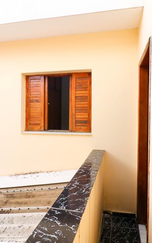 Casa à venda com 167m², 5 quartos e 2 vagas Casa à venda com 167m², 5 quartos e 2 vagasVaranda