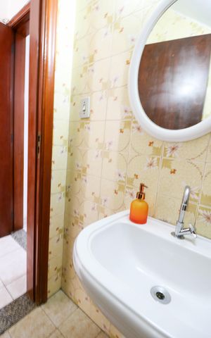 Casa à venda com 167m², 5 quartos e 2 vagas Casa à venda com 167m², 5 quartos e 2 vagasLavabo