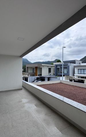 Apartamento à venda com 240m², 3 quartos e 2 vagas Apartamento à venda com 240m², 3 quartos e 2 vagasSuíte 2 - Varanda