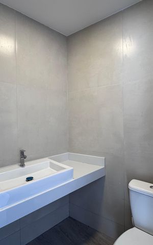 Apartamento à venda com 240m², 3 quartos e 2 vagas Apartamento à venda com 240m², 3 quartos e 2 vagasSuíte 3 - Banheiro