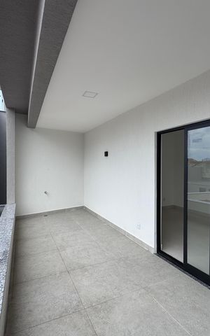 Apartamento à venda com 240m², 3 quartos e 2 vagas Apartamento à venda com 240m², 3 quartos e 2 vagasSuíte 2 - Varanda