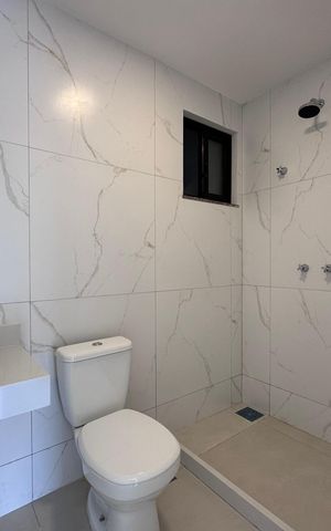 Apartamento à venda com 240m², 3 quartos e 2 vagas Apartamento à venda com 240m², 3 quartos e 2 vagasSuíte 1 - Banheiro