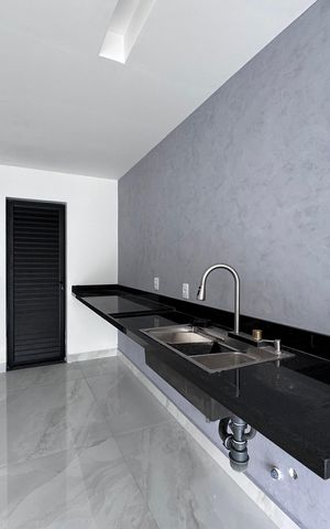 Apartamento à venda com 240m², 3 quartos e 2 vagas Apartamento à venda com 240m², 3 quartos e 2 vagasCozinha e Área de Serviço