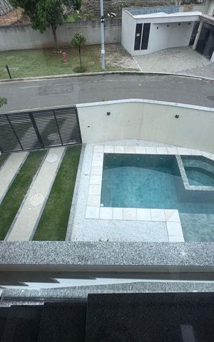 Apartamento à venda com 240m², 3 quartos e 2 vagas Apartamento à venda com 240m², 3 quartos e 2 vagasSuíte 2 - Varanda - Vista
