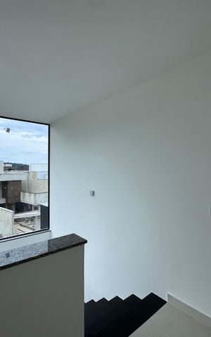 Apartamento à venda com 240m², 3 quartos e 2 vagas Apartamento à venda com 240m², 3 quartos e 2 vagasEscada
