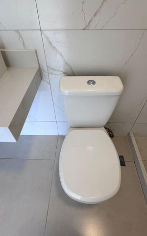 Apartamento à venda com 240m², 3 quartos e 2 vagas Apartamento à venda com 240m², 3 quartos e 2 vagasSuíte 1 - Banheiro