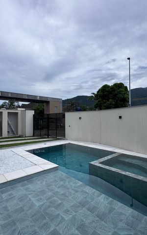 Apartamento à venda com 240m², 3 quartos e 2 vagas Apartamento à venda com 240m², 3 quartos e 2 vagasÁrea externa