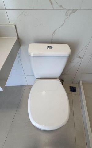 Apartamento à venda com 240m², 3 quartos e 2 vagas Apartamento à venda com 240m², 3 quartos e 2 vagasSuíte 2 - Banheiro