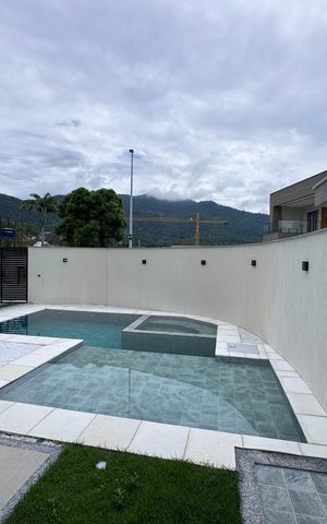 Apartamento à venda com 240m², 3 quartos e 2 vagas Apartamento à venda com 240m², 3 quartos e 2 vagasÁrea externa