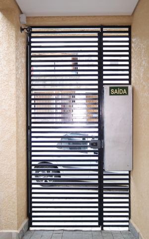 Apartamento para alugar com 35m², 2 quartos e sem vagaÁrea comum - Saguão do prédio - Portão