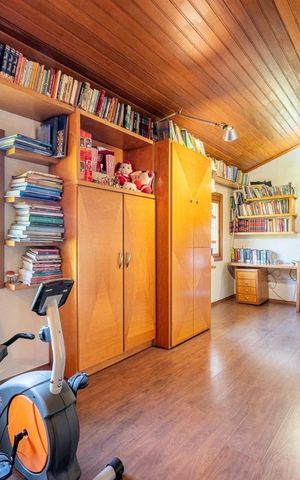 Casa de condomínio à venda com 175m², 3 quartos e 1 vaga Casa de condomínio à venda com 175m², 3 quartos e 1 vagasótão