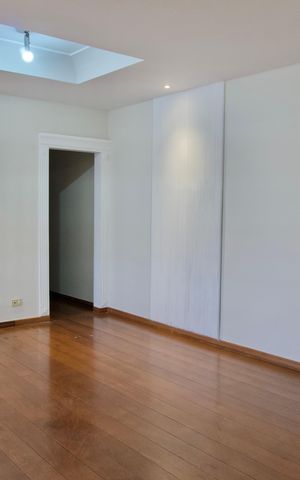 Casa à venda com 371m², 3 quartos e 3 vagas Casa à venda com 371m², 3 quartos e 3 vagasSala