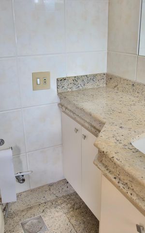 Casa à venda com 371m², 3 quartos e 3 vagas Casa à venda com 371m², 3 quartos e 3 vagasSuíte - Banheiro