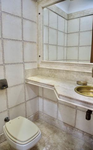 Casa à venda com 371m², 3 quartos e 3 vagas Casa à venda com 371m², 3 quartos e 3 vagasLavabo