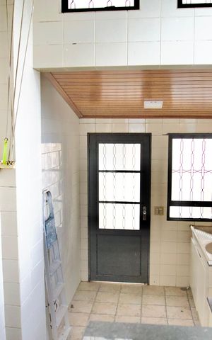 Casa à venda com 371m², 3 quartos e 3 vagas Casa à venda com 371m², 3 quartos e 3 vagasÁrea de Serviço