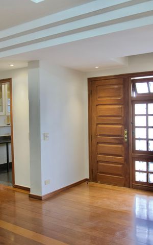 Casa à venda com 371m², 3 quartos e 3 vagas Casa à venda com 371m², 3 quartos e 3 vagasSala