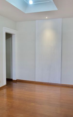 Casa à venda com 371m², 3 quartos e 3 vagas Casa à venda com 371m², 3 quartos e 3 vagasSala