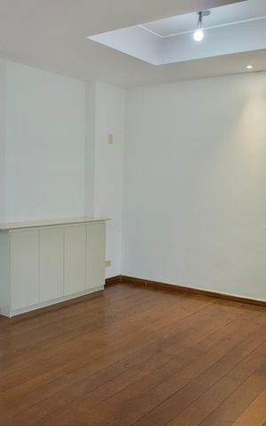 Casa à venda com 371m², 3 quartos e 3 vagas Casa à venda com 371m², 3 quartos e 3 vagasSala