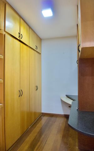 Casa à venda com 371m², 3 quartos e 3 vagas Casa à venda com 371m², 3 quartos e 3 vagasQuarto 2