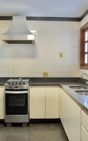 Casa à venda com 371m², 3 quartos e 3 vagas Casa à venda com 371m², 3 quartos e 3 vagasCozinha