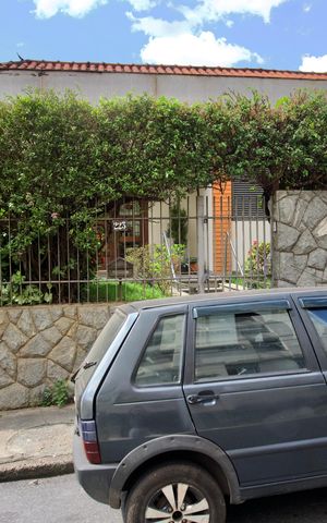Casa à venda com 371m², 3 quartos e 3 vagas Casa à venda com 371m², 3 quartos e 3 vagasFachada da Casa