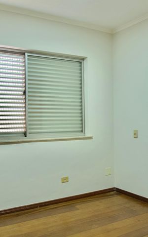 Casa à venda com 371m², 3 quartos e 3 vagas Casa à venda com 371m², 3 quartos e 3 vagasQuarto 3