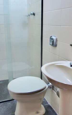 Casa à venda com 371m², 3 quartos e 3 vagas Casa à venda com 371m², 3 quartos e 3 vagasÁrea de Serviço - Banheiro