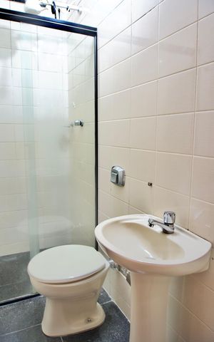 Casa à venda com 371m², 3 quartos e 3 vagas Casa à venda com 371m², 3 quartos e 3 vagasÁrea de Serviço - Banheiro