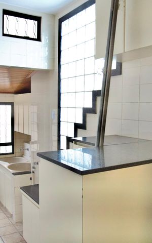Casa à venda com 371m², 3 quartos e 3 vagas Casa à venda com 371m², 3 quartos e 3 vagasÁrea de Serviço