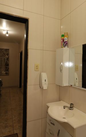Casa para alugar com 360m², 2 quartos e 3 vagasCasa dos Fundos - Banheiro