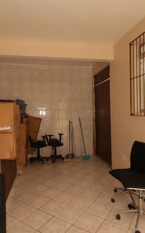Casa para alugar com 360m², 2 quartos e 3 vagasCasa dos Fundos - Área de Serviço