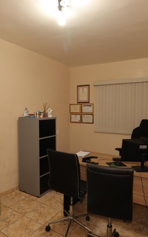 Casa para alugar com 360m², 2 quartos e 3 vagasCasa dos Fundos - Quarto 1
