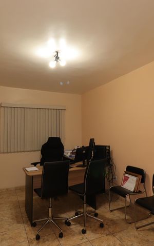 Casa para alugar com 360m², 2 quartos e 3 vagasCasa dos Fundos - Quarto 1