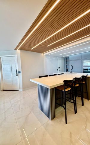 Apartamento à venda com 253m², 4 quartos e 3 vagas Apartamento à venda com 253m², 4 quartos e 3 vagasCozinha