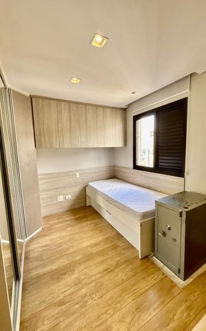Apartamento à venda com 253m², 4 quartos e 3 vagas Apartamento à venda com 253m², 4 quartos e 3 vagasQuarto