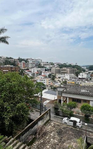 Casa à venda com 700m², 5 quartos e 4 vagas Casa à venda com 700m², 5 quartos e 4 vagasVista