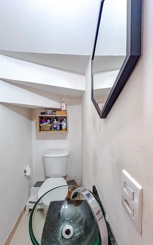 Casa de condomínio à venda com 141m², 3 quartos e 2 vagasLavabo