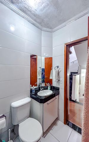 Casa de condomínio à venda com 141m², 3 quartos e 2 vagasBanheiro