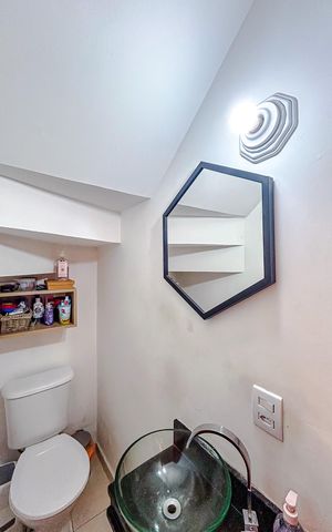 Casa de condomínio à venda com 141m², 3 quartos e 2 vagasLavabo