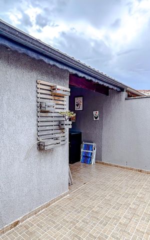Casa de condomínio à venda com 141m², 3 quartos e 2 vagasÁrea externa