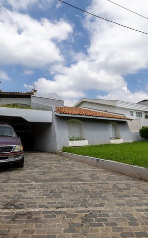 Casa de condomínio para alugar com 330m², 4 quartos e 4 vagas Casa de condomínio para alugar com 330m², 4 quartos e 4 vagasFachada