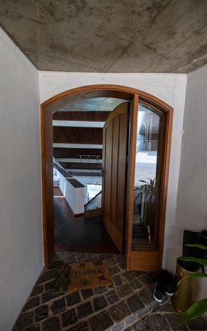 Casa de condomínio para alugar com 330m², 4 quartos e 4 vagas Casa de condomínio para alugar com 330m², 4 quartos e 4 vagasPorta de entrada