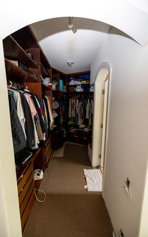Casa de condomínio para alugar com 330m², 4 quartos e 4 vagas Casa de condomínio para alugar com 330m², 4 quartos e 4 vagasCloset
